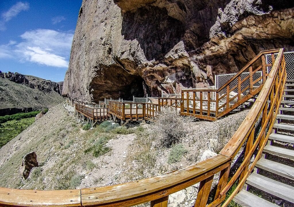 Cueva de las Manos - Studio Luigi [pseudo Wikipédia] | CC BY-SA 4.0