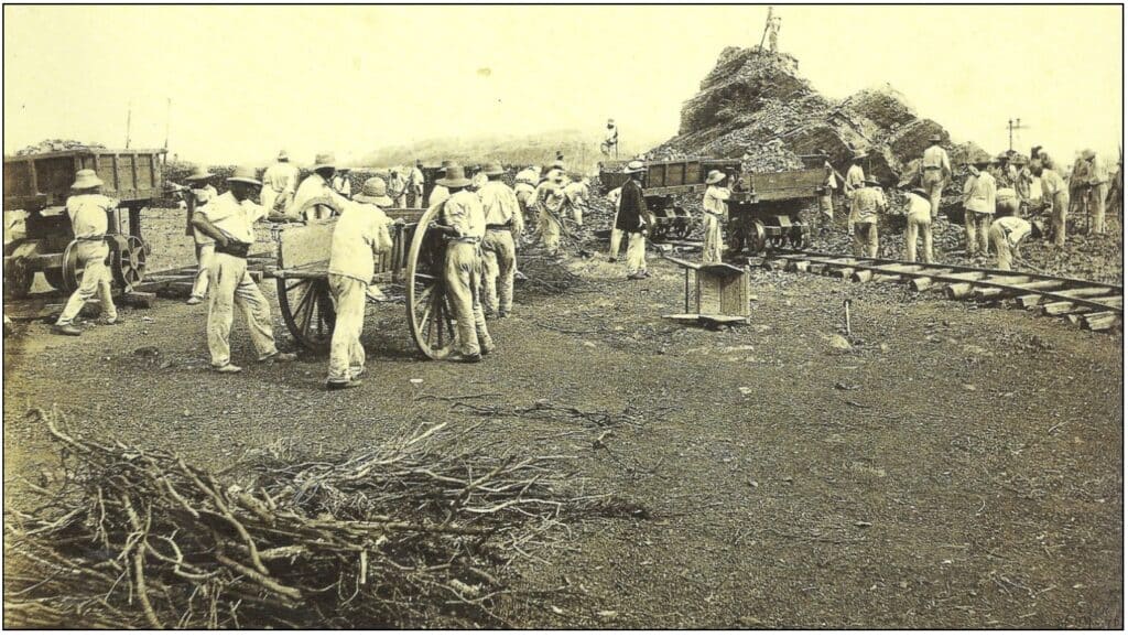 Bagnards à Nouméa, arasement de la butte Conneau, vers 1875. Découverte photographique de la Nouvelle-Caledonie. 1848-1900 - Kakou Serge | Domaine public