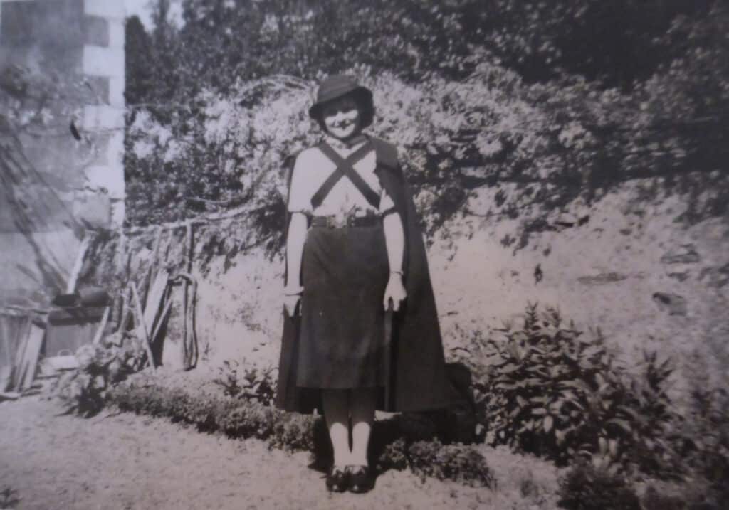 Noëlla Rouget, en uniforme de guide de France, photo prise en 1934 - Auteur inconnu | Creative Commons BY-SA 4.0