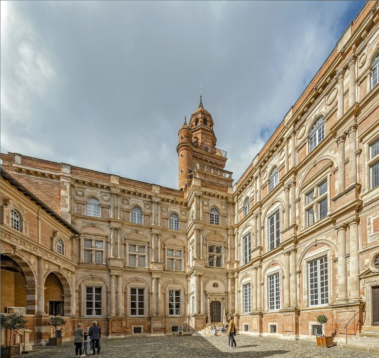 Photographie de l'Hôtel d'Assézat à Toulouse, où siège l'Académie - Didier Descouens | Domaine Public.