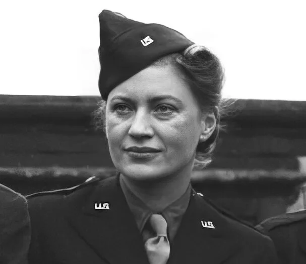 Lee Miller, membre de l'US ARMY pendant la Seconde Guerre mondiale, U.S. Army Center of Military History, 1943 | Creative Commons 4.0.