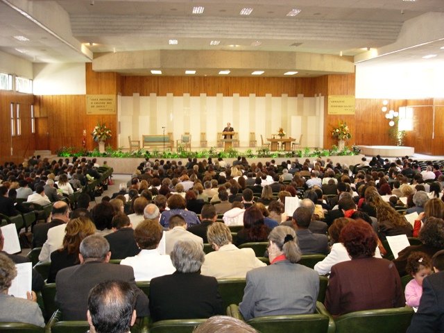Une assemblée de témoins de Jéhovah - Steelman [Pseudo Wikipédia] | Creative Commons BY-SA 2.5