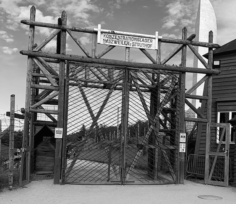 Portail du KL Natzweiler - Rio0601 [Pseudo Wikipédia] | Creative Commons BY-SA 4.0