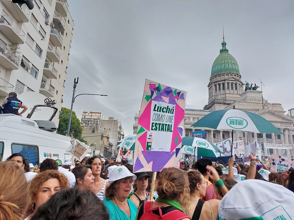 Manifestation contre les réformes du président Milei - Iro Bosero (Pseudo Wikipédia) | CC BY-SA 4.0