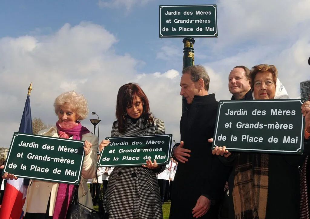 Inauguration du jardin des mères et grand-mères de la place de Mai à Paris - Victor Bugge | CC BY 2.0