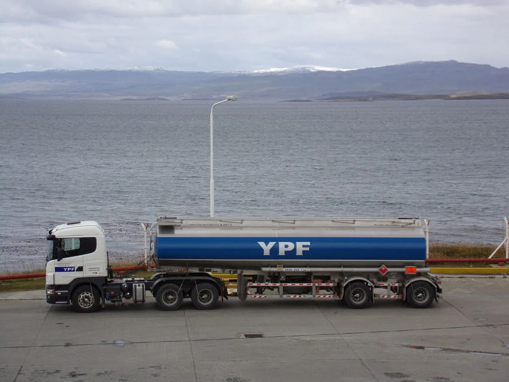 Camion YPF - Gaston Cuello (Pseudo Wikipédia) | CC BY-SA 4.0