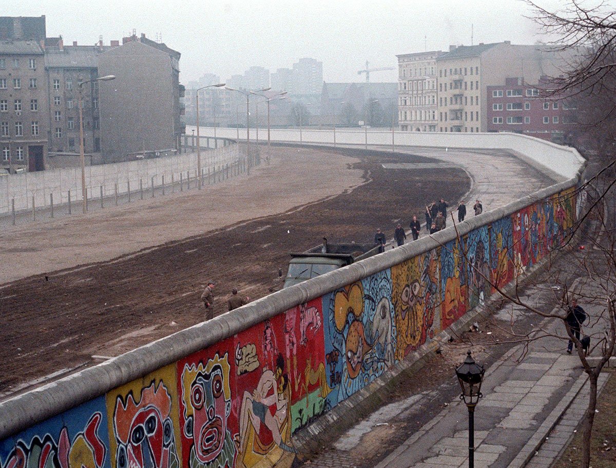 Pourquoi le mur de Berlin est-il tombé ? | Revue Histoire