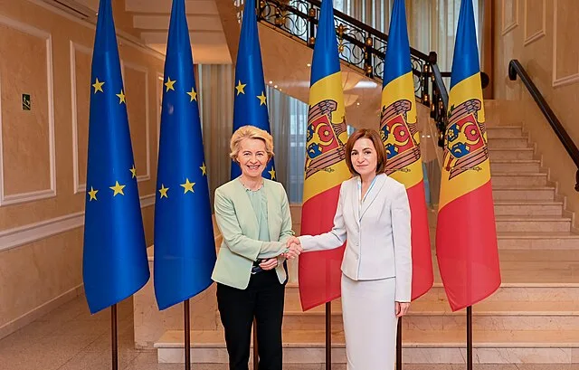 Ursula Van der Leyen (présidente de la Commission Européenne) et Maia Sandu (présidente de la République de Moldavie), le 10 octobre 2024 - Dati Bendo | Creative Commons Attribution 4.0