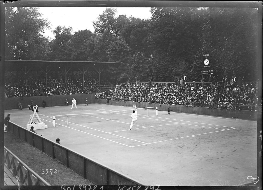 decugis contre wilding (championnats du monde de tennis de terre battue) à saint cloud, agence rol i domaine public