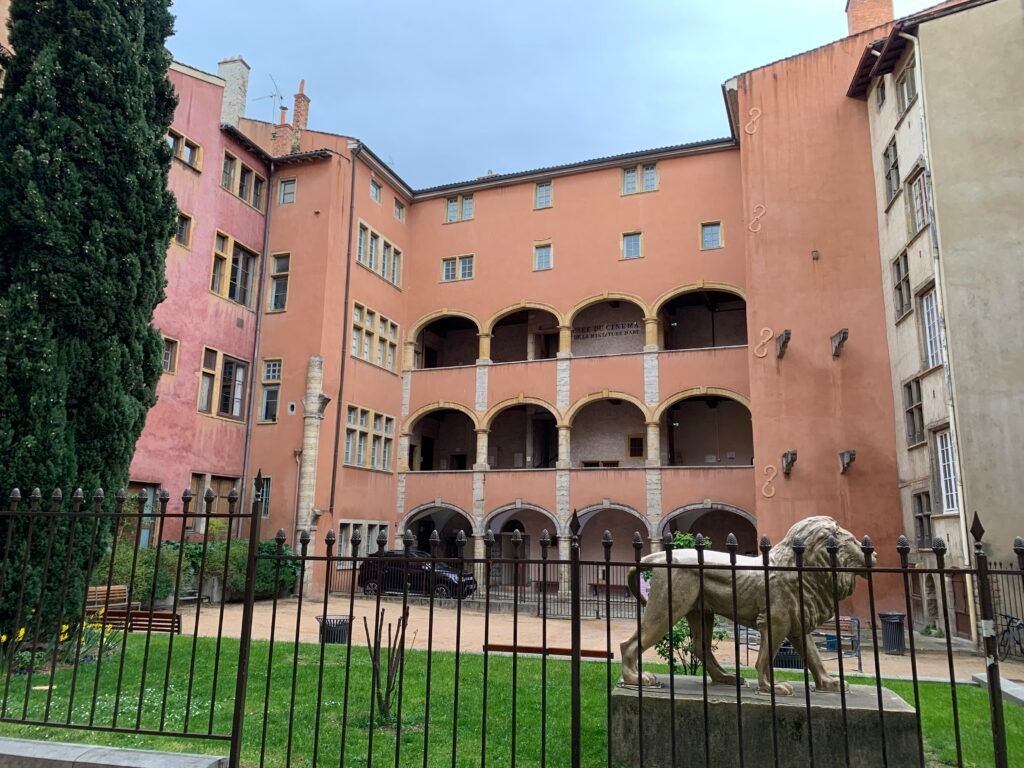 Les balades dans Lyon sont toujours un moment unique, et de découverte - Augustin Remond | Domaine public
