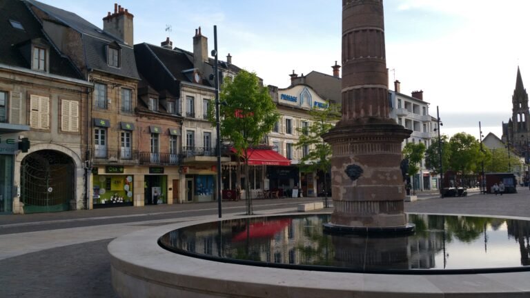 Place de l'Allier, Moulins - TCY (pseudo Wikipedia) | Domaine public