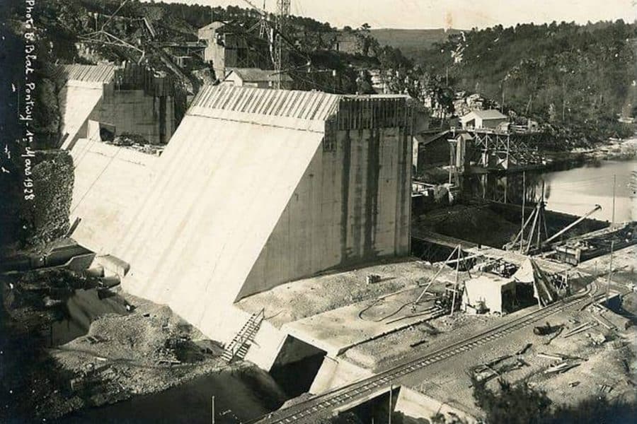 110 000 m3 de béton ont été utilisés pour édifier le barrage. | ERNEST BLAT