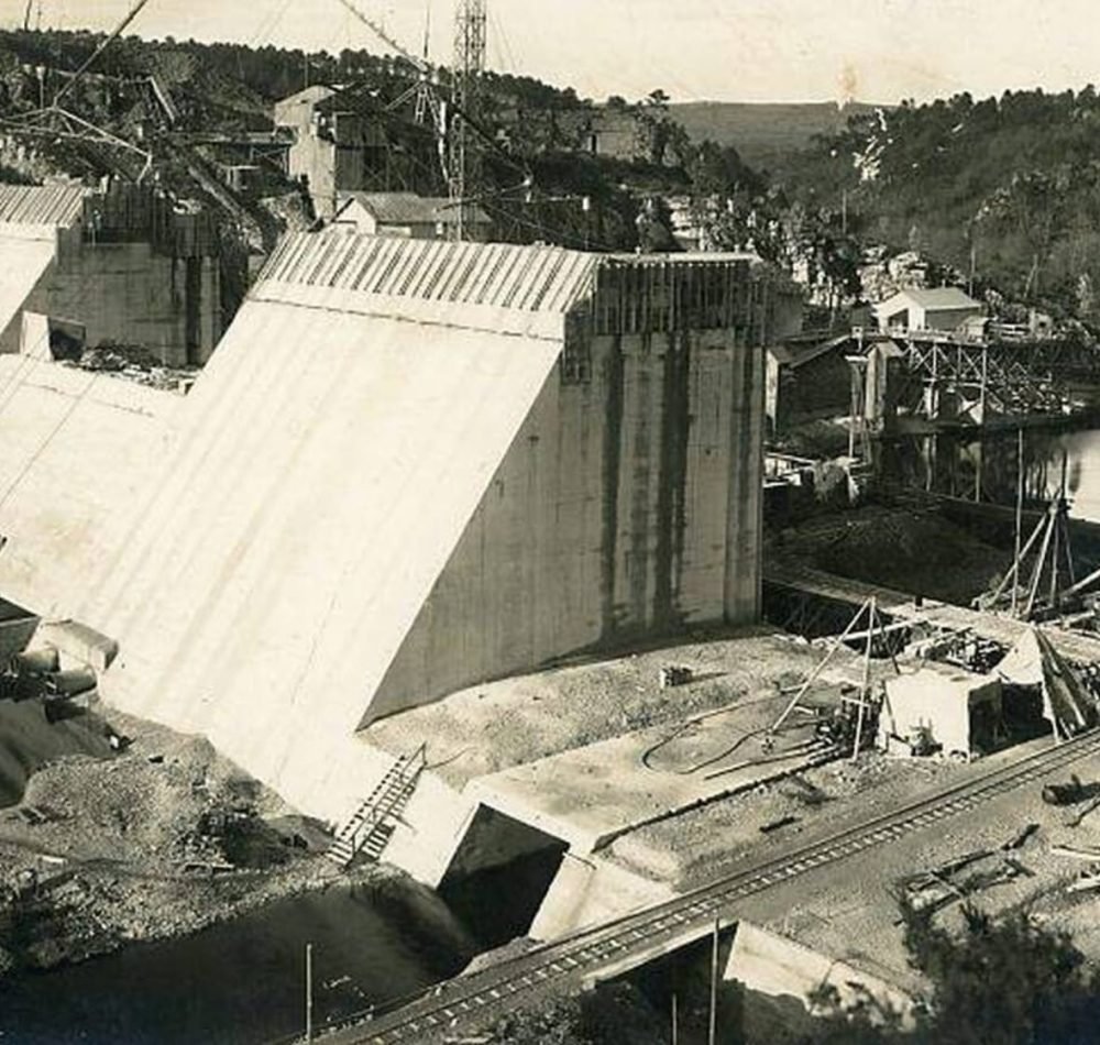 110 000 m3 de béton ont été utilisés pour édifier le barrage de Guerlédan (1928) - Ernest Blat | Domaine public