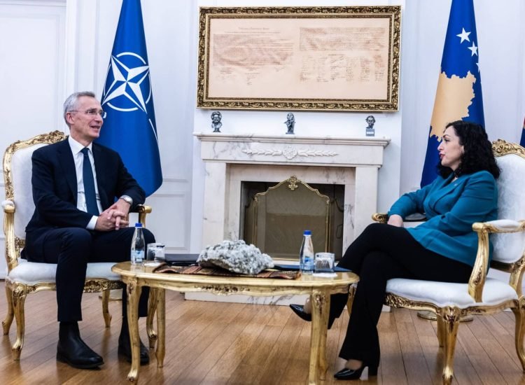 Le Secrétaire général de l'OTAN, M. Jens Stoltenberg, rencontre la présidente, Mme Vjosa Osmani, du Kosovo - 20 novembre 2023 | NATO Gallery