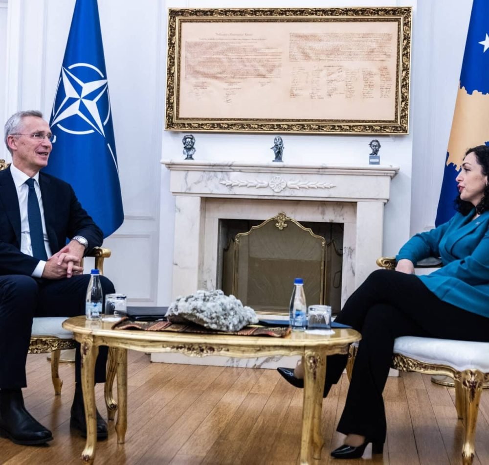 Le Secrétaire général de l'OTAN, M. Jens Stoltenberg, rencontre la présidente, Mme Vjosa Osmani, du Kosovo - 20 novembre 2023 | NATO Gallery