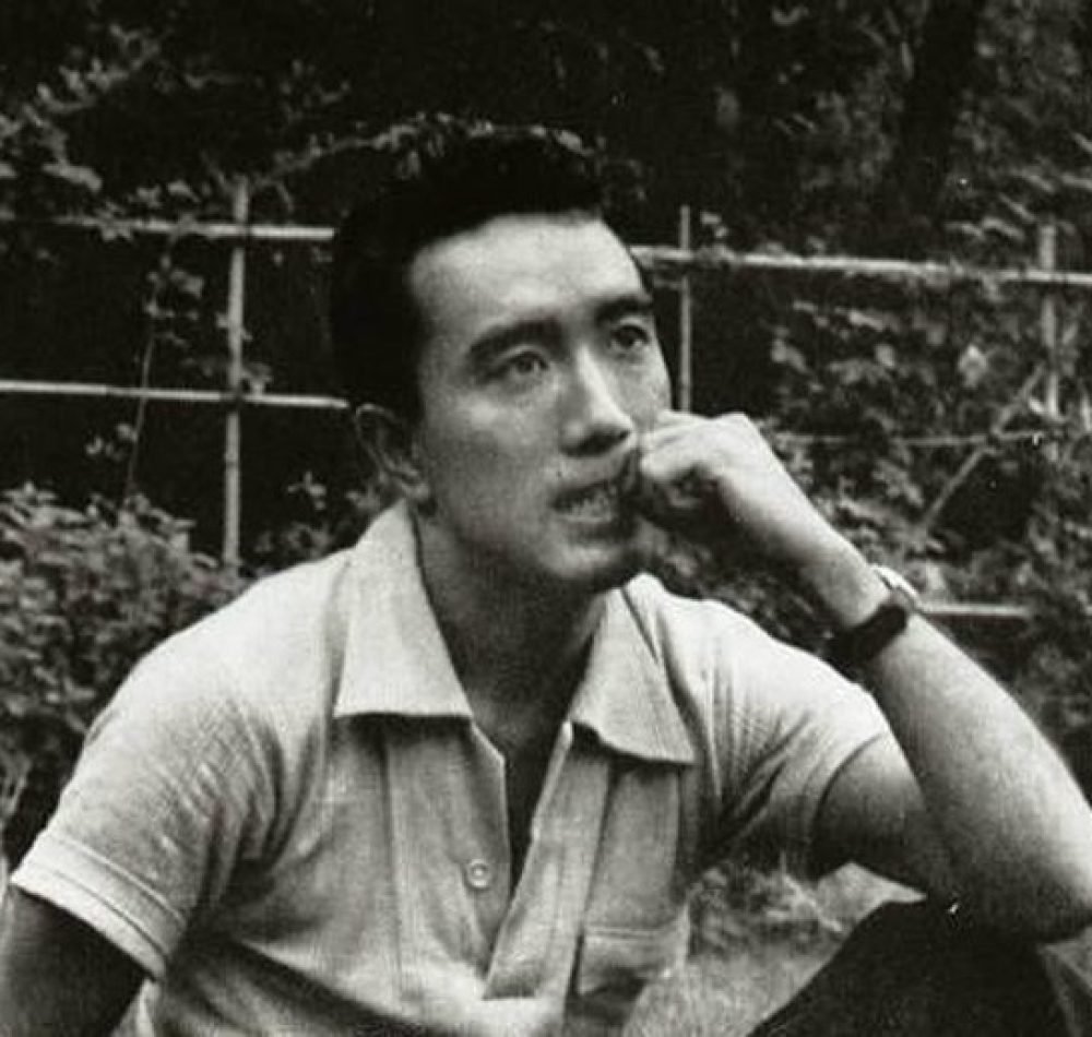 Photographie de Yukio Mishima en 1956 - Shirou Aoyama | Domaine public