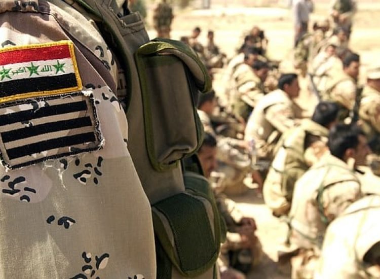 Des soldats de la 1ère brigade de l'armée irakienne (IA) suivent une formation sur la sécurité du périmètre au camp Cooke, sur la base militaire d'Al Taji, dans la province de Bagdad, en Irak (IRQ), au cours de l'opération IRAQI FREEDOM - US Army | Domaine public
