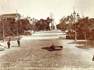 Plaza Francia dans le quartier Recoleta en 1914 - Auteur inconnu | Domaine public