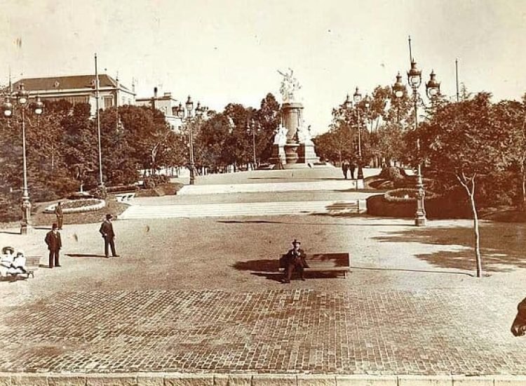 Plaza Francia dans le quartier Recoleta en 1914 - Auteur inconnu | Domaine public