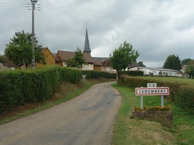 Entrée du village de Camembert | AntonSorokoletov at Russian Wikipedia | public domain