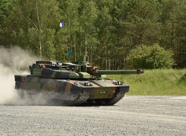Le 1er Régiment de Chasseurs de France effectue le couloir d'opérations défensives en utilisant le Leclerc pendant le Strong Europe Tank Challenge, qui s'est tenu sur la zone d'entraînement de Grafenwoehr du 7th Army Training Command, le 4 juin 2018 - 7th Army Training Command | Creative Commons BY 2.0