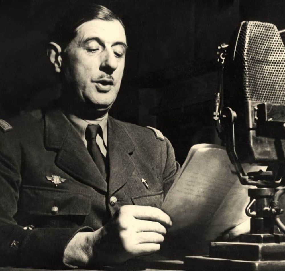 Le Général Charles de Gaulle lance l'appel aux Français à la radio BBC de Londres le 18 juin 1940 - Auteur inconnu (BBC) | Domaine public