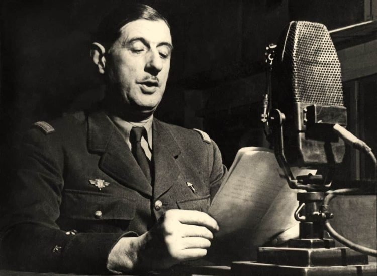 Le Général Charles de Gaulle lance l'appel aux Français à la radio BBC de Londres le 18 juin 1940 - Auteur inconnu (BBC) | Domaine public