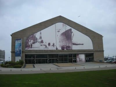 Façade de la Cité de la Mer à Cherbourg - Ji-Elle | Domaine public