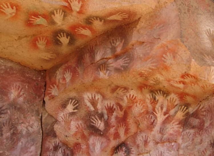 Cueva de las manos - Diego Tirira [pseudo Wikipédia] | CC BY-SA 2.0