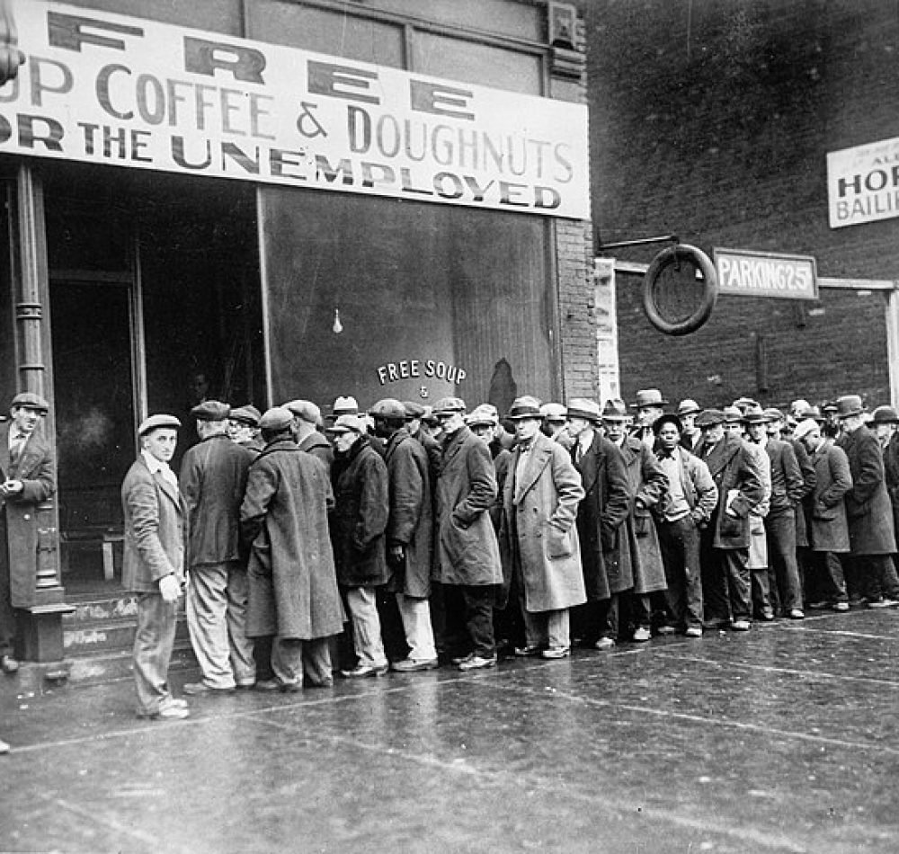 Distribution de soupe organisée par Al Capone pendant la Grande Dépression en 1930 - Auteur inconnu | Domaine public