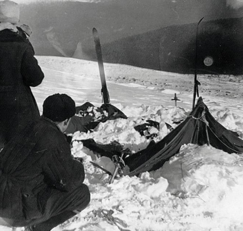La tente telle qu'elle a été trouvée le 26 février 1959 - Investigateurs soviétiques | Domaine public