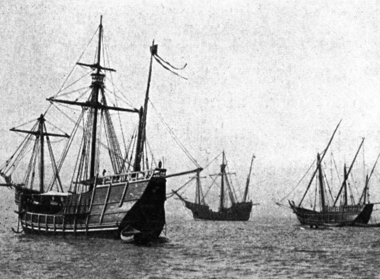 Répliques des caravelles Pinta et Niña et du carrack Santa Maria. Reposant dans la North River, New York. Les deux caravelles et le chariot qui ont traversé l'Espagne pour être présents à l'exposition universelle de Chicago. Illustration du commerce en péninsule Ibérique - E. Benjamin Andrews | Domaine public