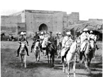 Entrée des troupes coloniales françaises commandées par le général Charles Mangin à Marrakech en septembre 1912 - Charles-Joseph-Alexandre Cornet | Domaine public