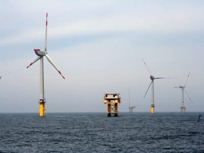 Éoliennes offshore et sous-station énergétique REpower de 5 MW, parc éolien offshore Alpha Ventus, German - Gary Norton, U.S. Department of Energy | Domaine Public