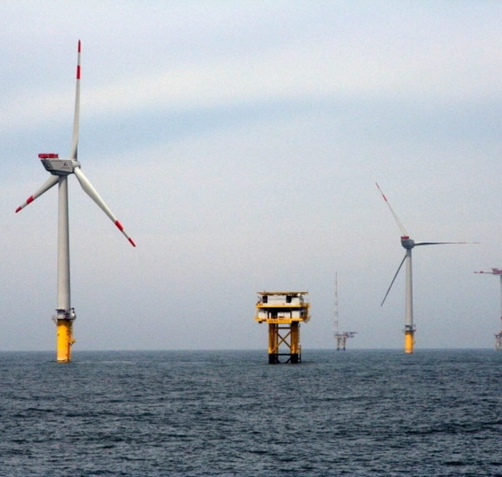 Éoliennes offshore et sous-station énergétique REpower de 5 MW, parc éolien offshore Alpha Ventus, German - Gary Norton, U.S. Department of Energy | Domaine Public