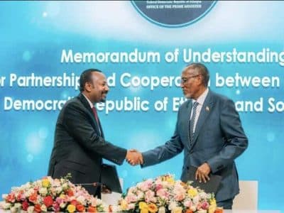 Le Premier ministre éthiopien, Abiy Ahmed, et le dirigeant du Somaliland, Muse Bihi Abdi, lors de la signature de l'accord le 1er janvier à Addis Abeba - Compte X du Premier ministre éthiopien