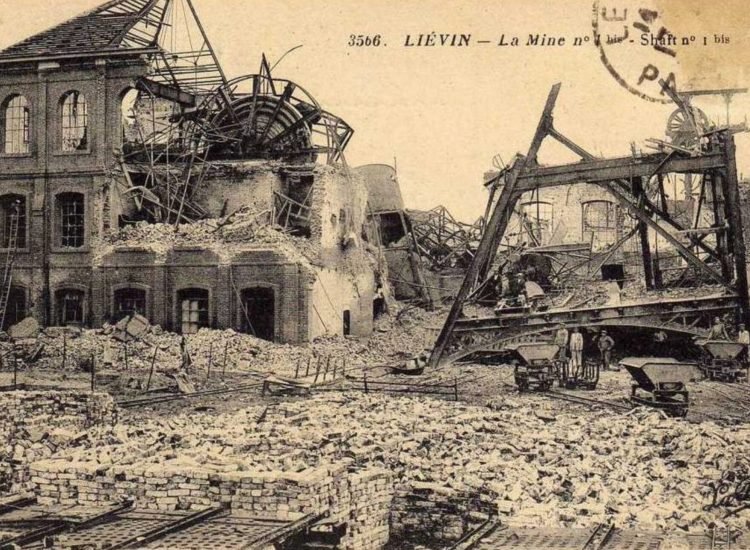 Exemple de destruction d’outillage industriel à la fosse no 1 - 1 bis - 1 ter de la Compagnie des mines de Liévin - Auteur inconnu | Domaine public