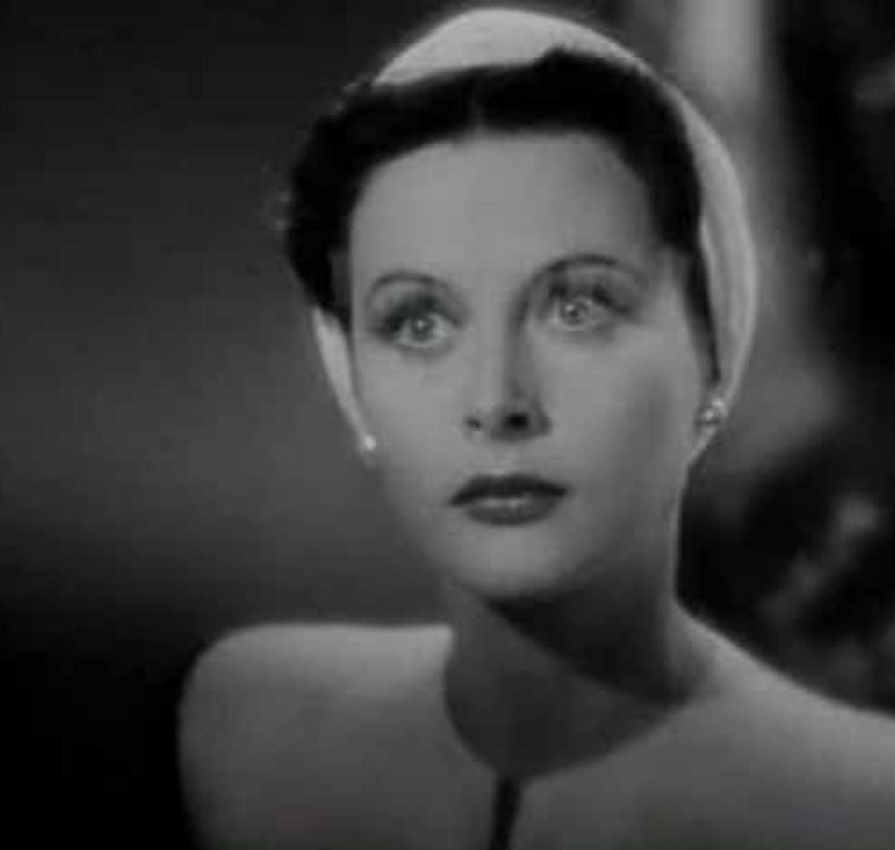 Hedy Lamarr dans la bande annonce de "Come Live With Me" - 1941 | Domaine Public