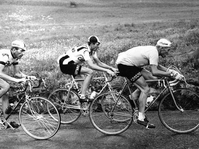 Jacques Anquetil, Italo Zilioli et Vittorio Adorni en plein effort lors du Giro 1964. Le Normand va remporter son second Tour d'Italie - Auteur inconnu | Domaine public