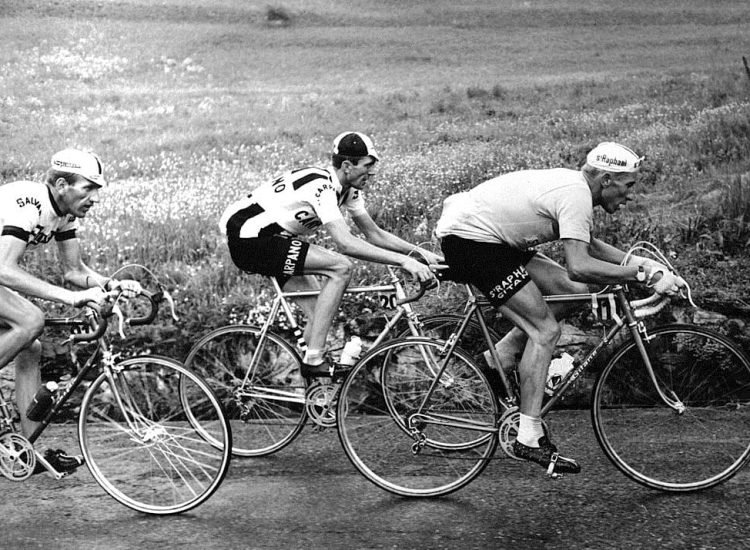 Jacques Anquetil, Italo Zilioli et Vittorio Adorni en plein effort lors du Giro 1964. Le Normand va remporter son second Tour d'Italie - Auteur inconnu | Domaine public