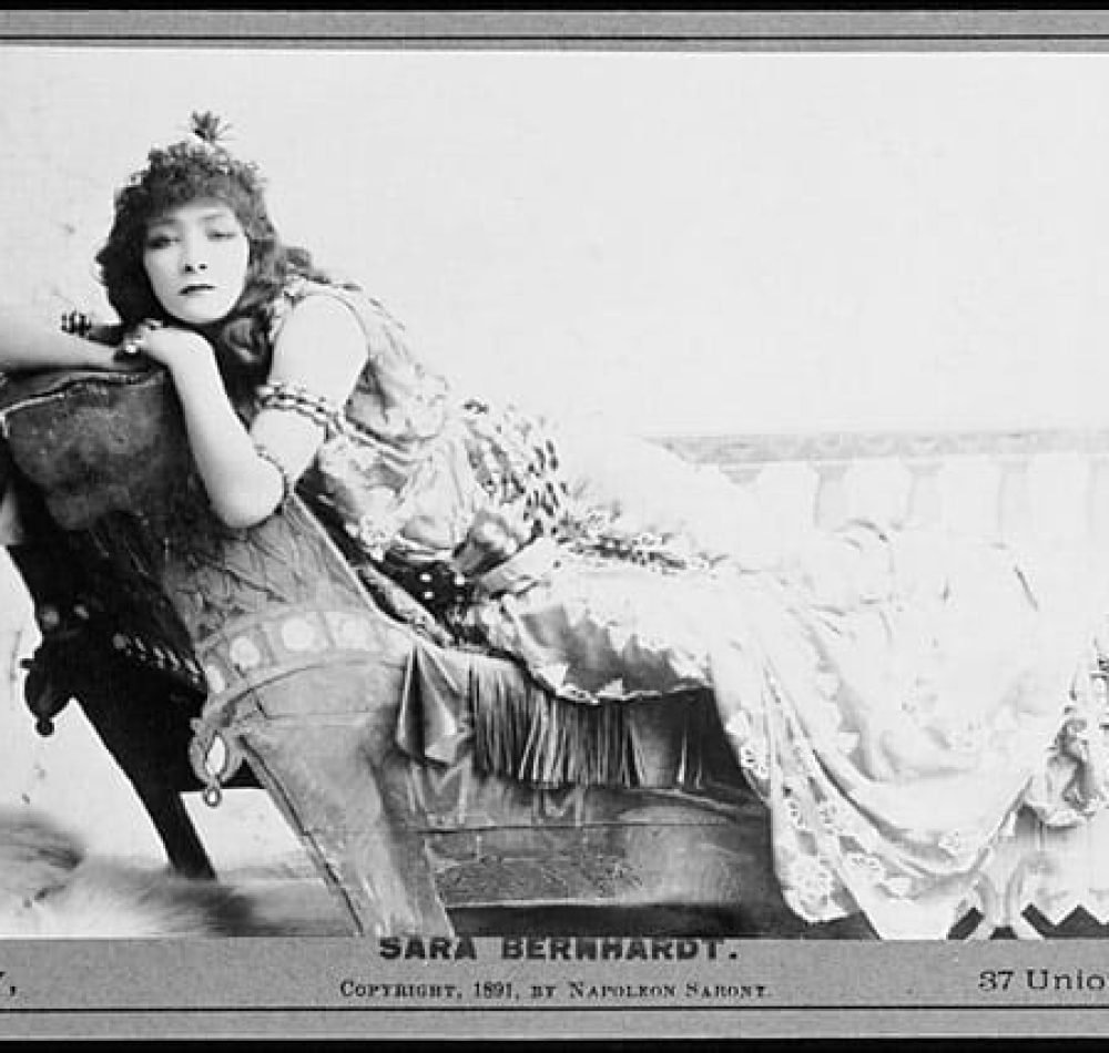 L'actrice française Sarah Bernhardt (1844-1923) en Cléopâtre - Napoléon Sarony | Domaine public