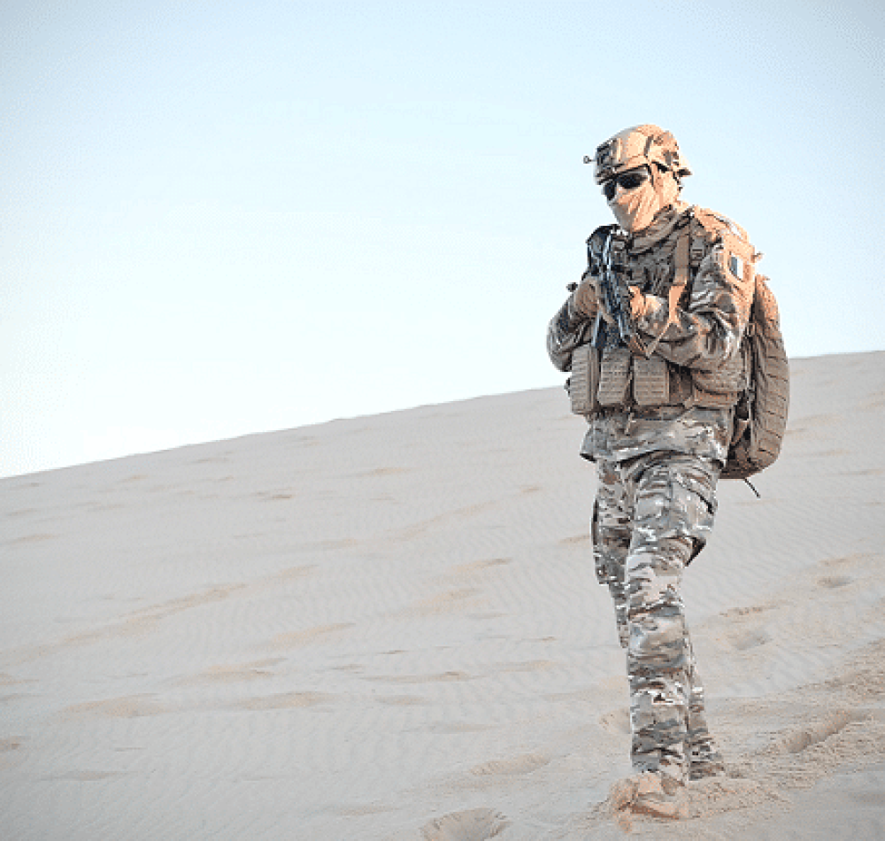 Le nouveau camouflage de la tenue de combat : le bariolage multi-environnement - Armée de Terre | Licence ouverte 2.0