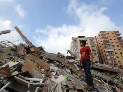 Les Palestiniens récupèrent des objets dans les ruines de Gaza - UN Photo/Shareef Sarhan I Creative Commons BY-NC-ND 4.0