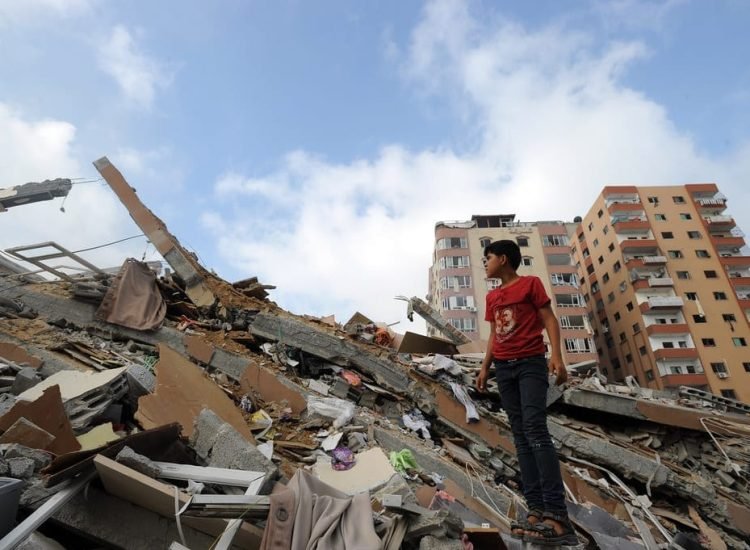 Les Palestiniens récupèrent des objets dans les ruines de Gaza - UN Photo/Shareef Sarhan I Creative Commons BY-NC-ND 4.0