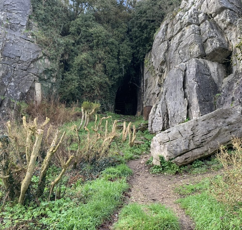 Les grottes de Saulges en Mayenne, lieu d'habitat de nos ancêtres - Augustin Remond | Domaine public