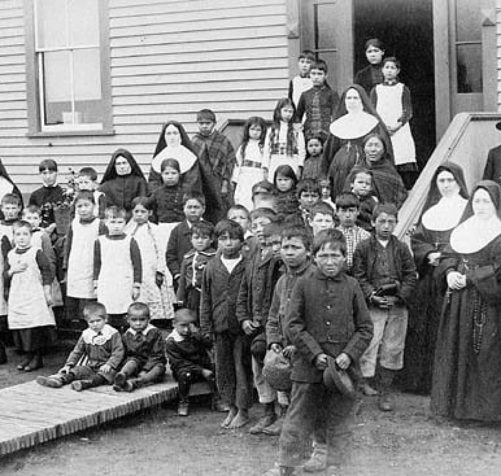 Les pensionnats Amérindiens en Amérique du Nord - H. J. Woodside. Library and Archives Canada | Creative Commons BY 2.0