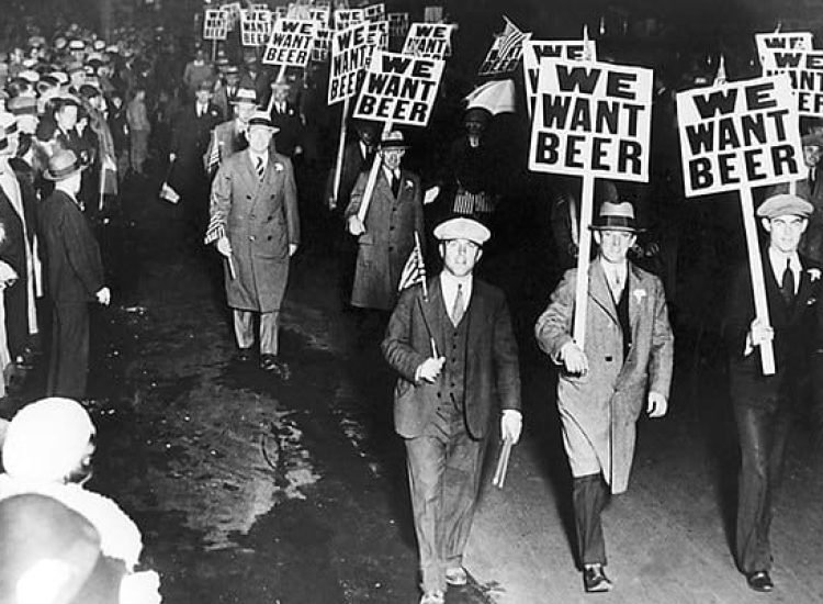 Les syndicats organisent une réunion contre la prohibition à Chicago en 1920 - Auteur inconnu [ Domaine public