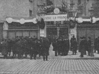 Locaux de la permanence de l'Action française située 26 Place Bellecour dans le 2e arrondissement de Lyon durant les années 1920 - Almanach de l'Action française (Gallica) | Domaine public