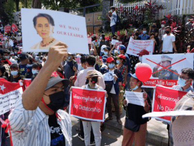 Manifestation de la population birmane contre la junte militaire le 9 février 2021 - Auteur inconnu | Domaine public