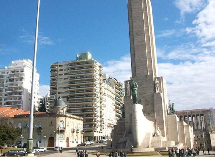 Monumento a la bandera - AméthysteK [pseudo Wikipédia] | CC BY-SA 3.0